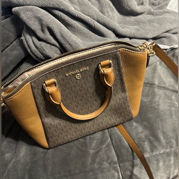 Michael kors purse - Picture 1 of 5